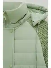 Зеленый утепленное полупальто с вязаными рукавами