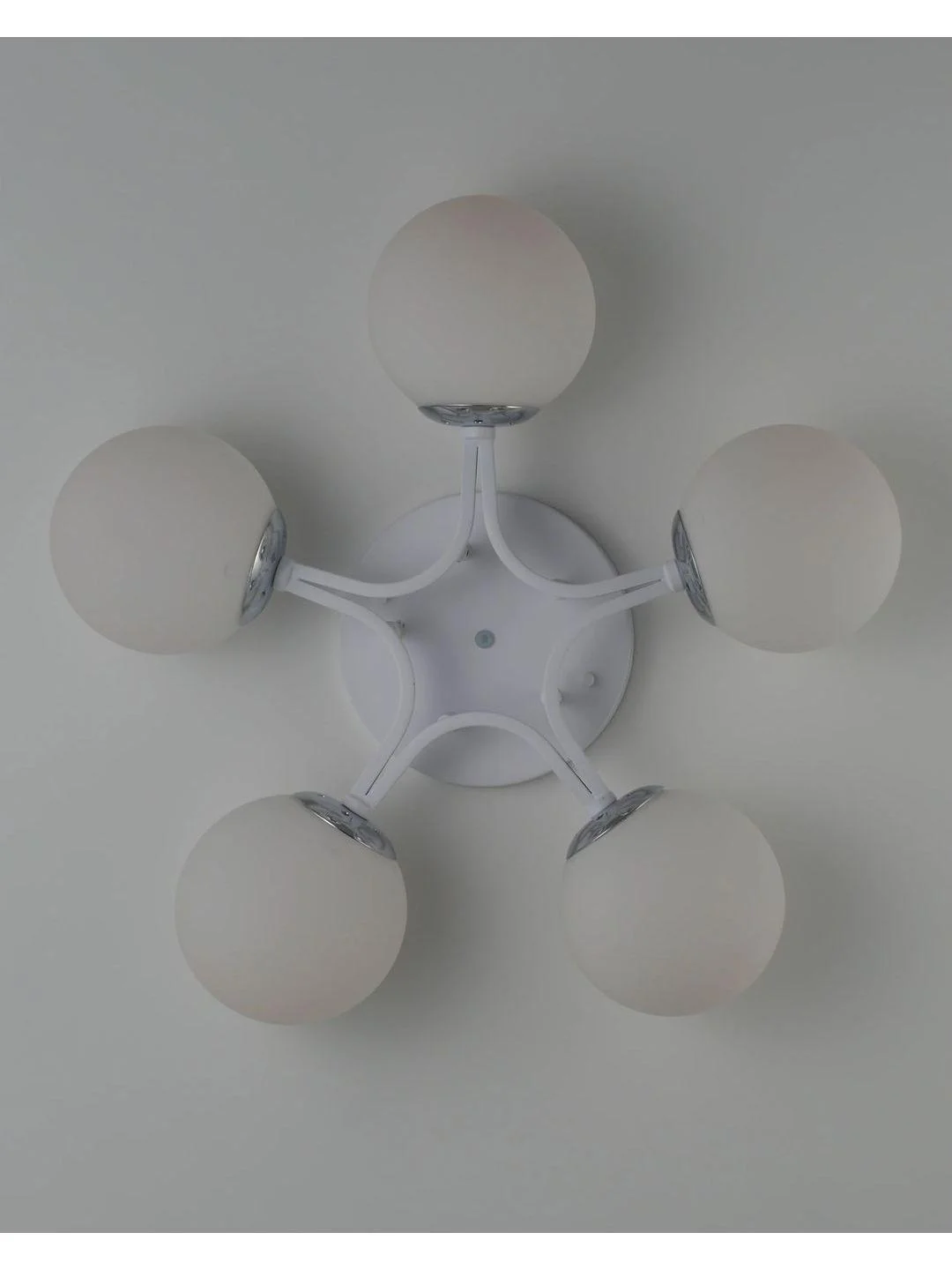 Белый люстра потолочная на штанге Moderli V1151-4P Circle 4*E27*60W белый белыйCircle1 - белый