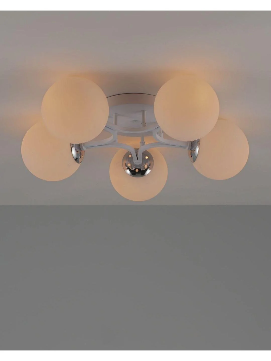 Белый люстра потолочная на штанге Moderli V1151-4P Circle 4*E27*60W белый белыйCircle1 - белый