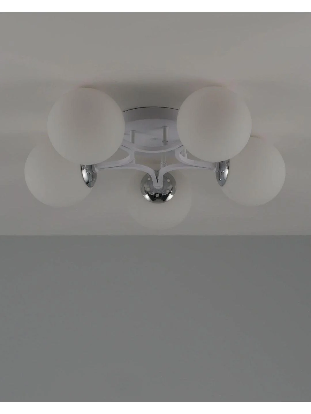 Белый люстра потолочная на штанге Moderli V1151-4P Circle 4*E27*60W белый белыйCircle1 - белый
