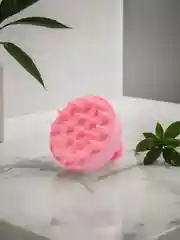 Розовый щетка-массажер/ массажная щетка для мытья кожи головы, волос, лица и тела