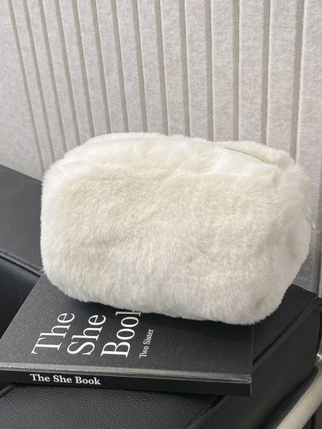 Молочный косметичка меховая, плюшевая, большая, дорожная, объемная