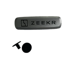Комплект шильдиков металлических с эмблемой авто "Zeekr" и 4 винтовыми креплениями (Пара)