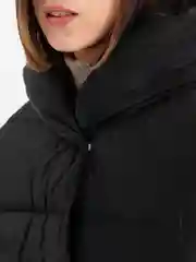 Черный женский пуховик зимний