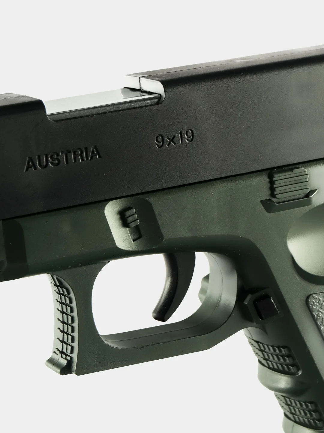 Зеленый пистолет игрушечный Glock с мягкими пулями EVA и гильзами, перезаряжаемый Глок