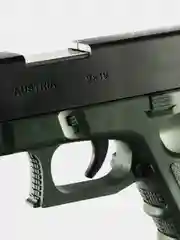 Зеленый пистолет игрушечный Glock с мягкими пулями EVA и гильзами, перезаряжаемый Глок