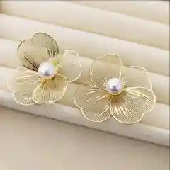 Серьги цветы крупные с искуственным жемчугом