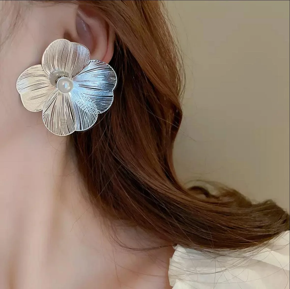Серьги цветы крупные с искуственным жемчугом