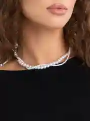 Белый чокер с повесками