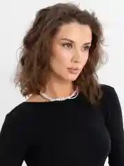 Белый чокер с повесками