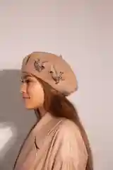 Бежевый берет женский