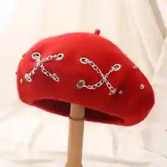 Алый берет женский