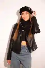 Черный берет женский