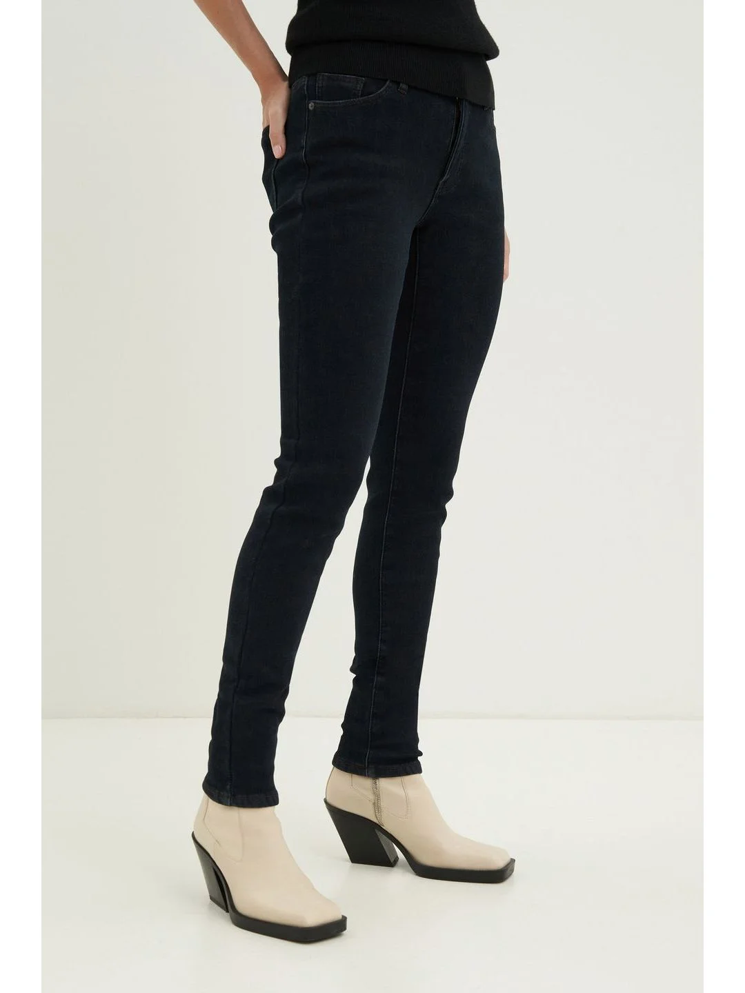 Угольный джинсы slim fit женские