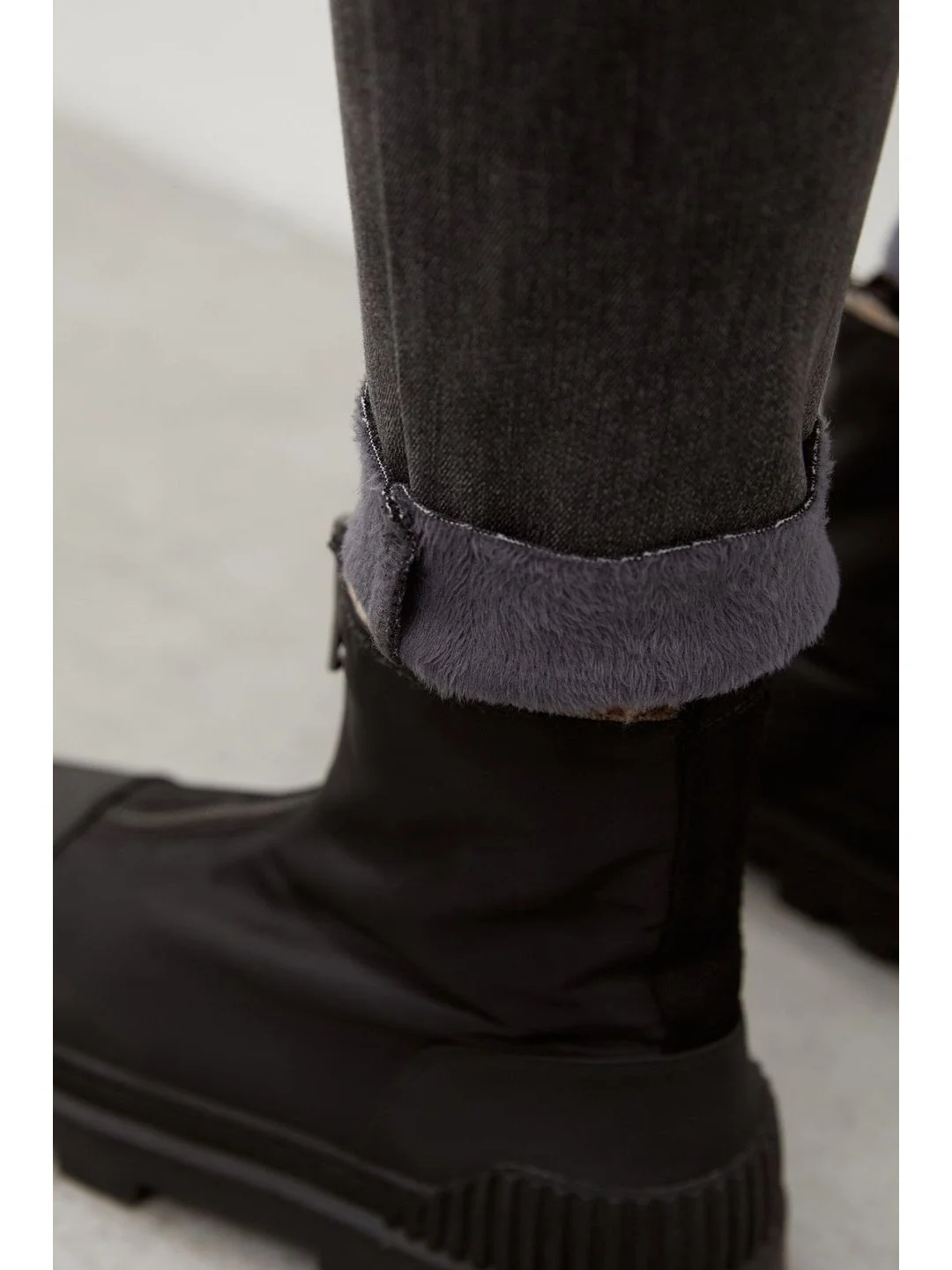 Серый джинсы slim fit женские