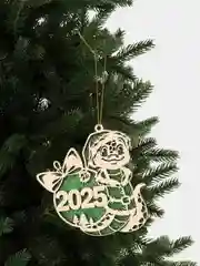 Зеленый символ года "Деревянная змея 2025". Игрушка на елку