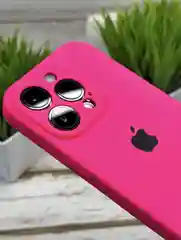 Розовый чехол на iphone 15 pro