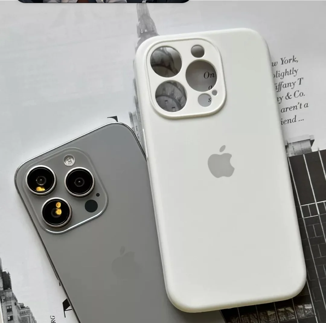 Белый чехол на iphone 15 pro
