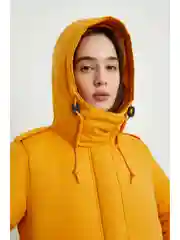 Оранжевый пальто утепленное с утиным пухом