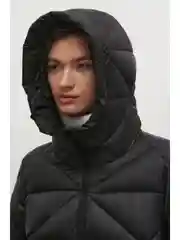 Черный стеганое утепленное пальто с капюшоном