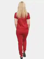 Алый женский костюм с рисунком