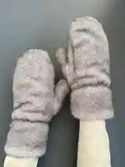 Серый варежки женские меховые, пушистые рукавицы