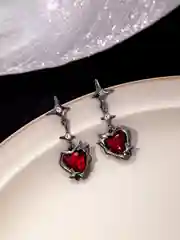 Серьги красный алмаз