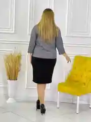 Серый костюм женский, туника и юбка, большой размер