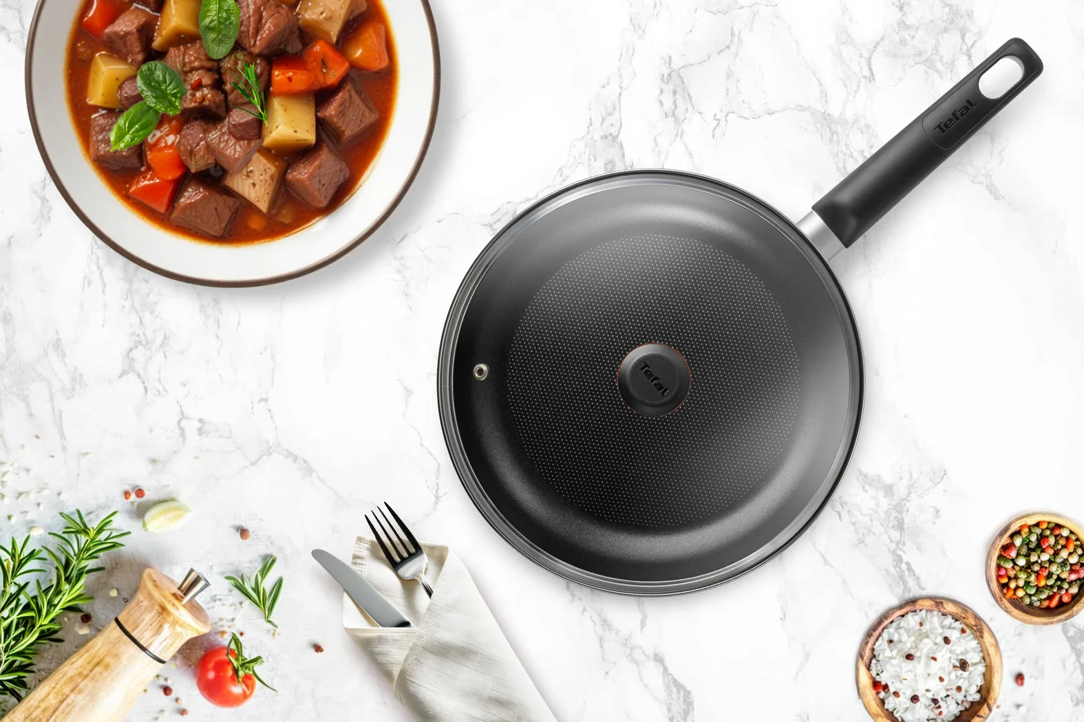 Черный cковорода с крышкой 24 см Tefal Easy Plus 04237924