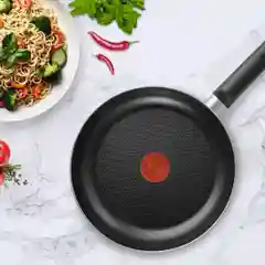 Черный cковорода с крышкой 24 см Tefal Easy Plus 04237924