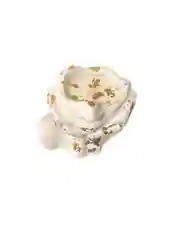 Белый свечи в гипсовых фигурах
