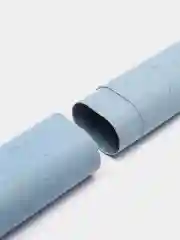 Голубой футляр для зубной щетки