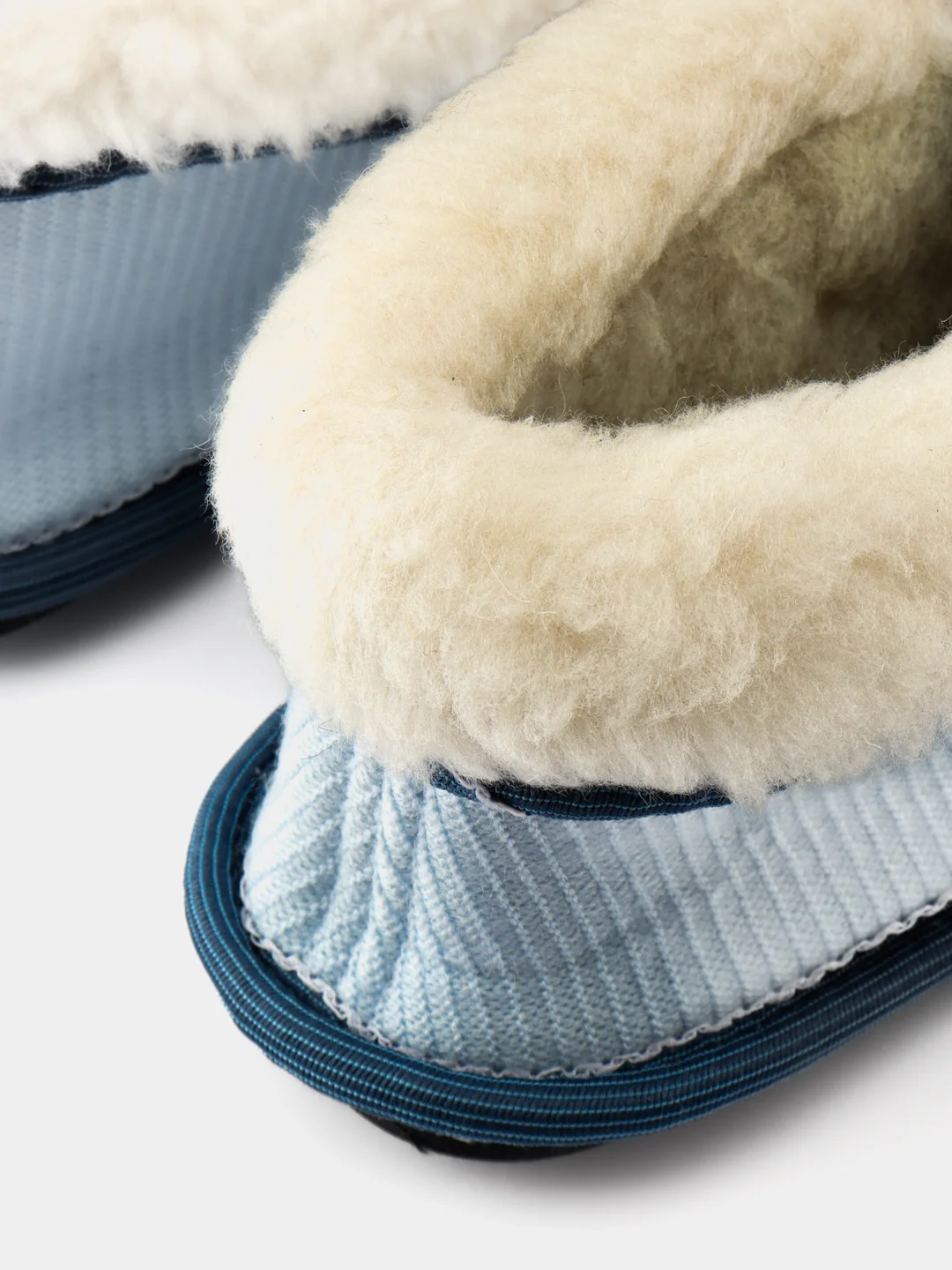 Голубой чуни-тапочки женские утепленные вязаные "Бабуши" от Soft Slippers