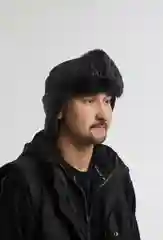 Черный ушанка