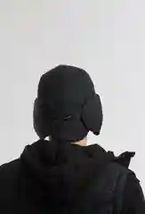 Черный ушанка