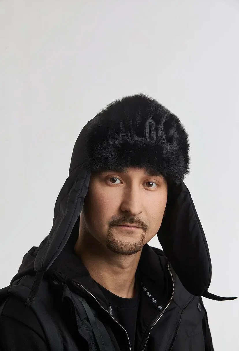 Черный ушанка