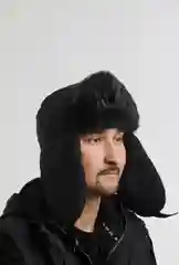 Черный ушанка