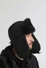 Черный ушанка