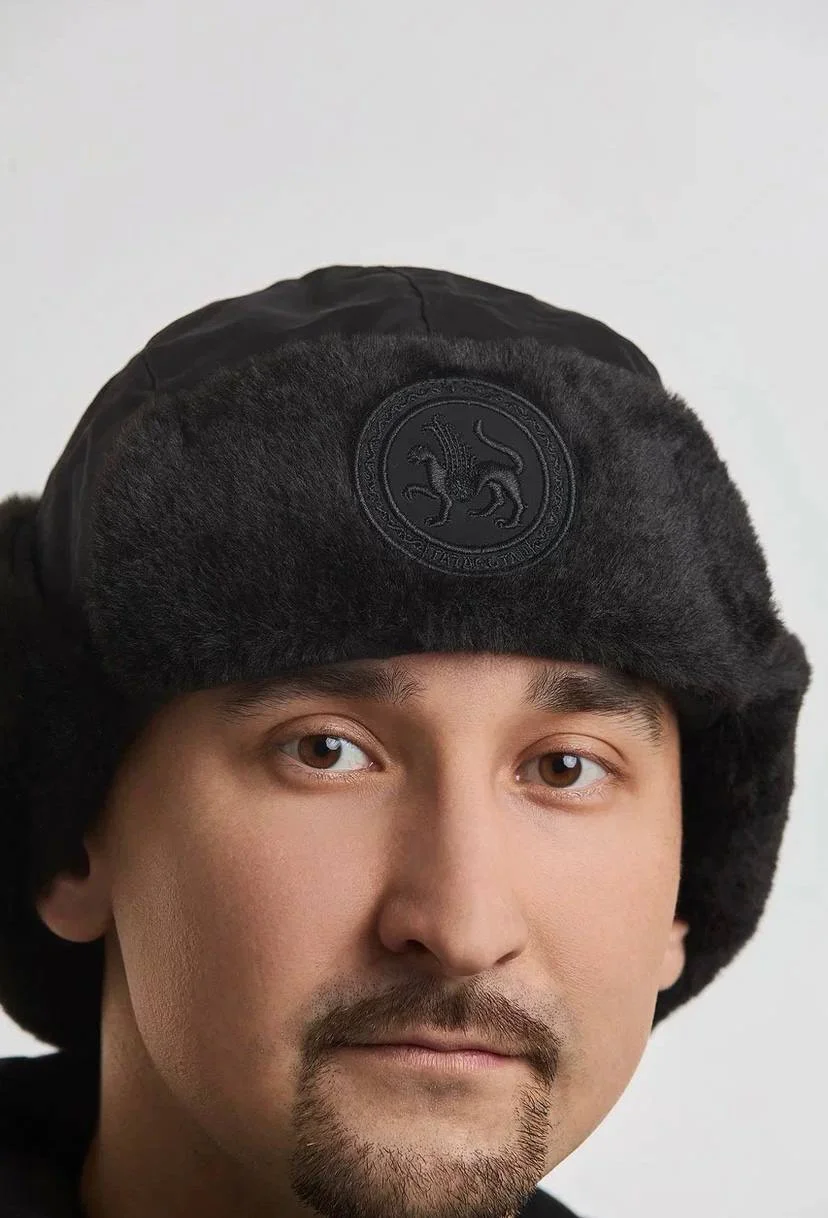 Угольный ушанка