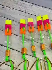 Салатовый большой светящийся вертолетик с рогаткой