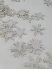 Белый снежинки 3 см микс