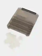 Зеленый сумка рыболова с контейнерами