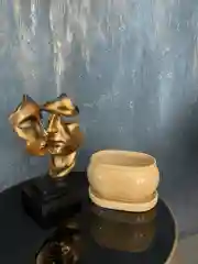 Светло-бежевый горшок с подставкой Tango