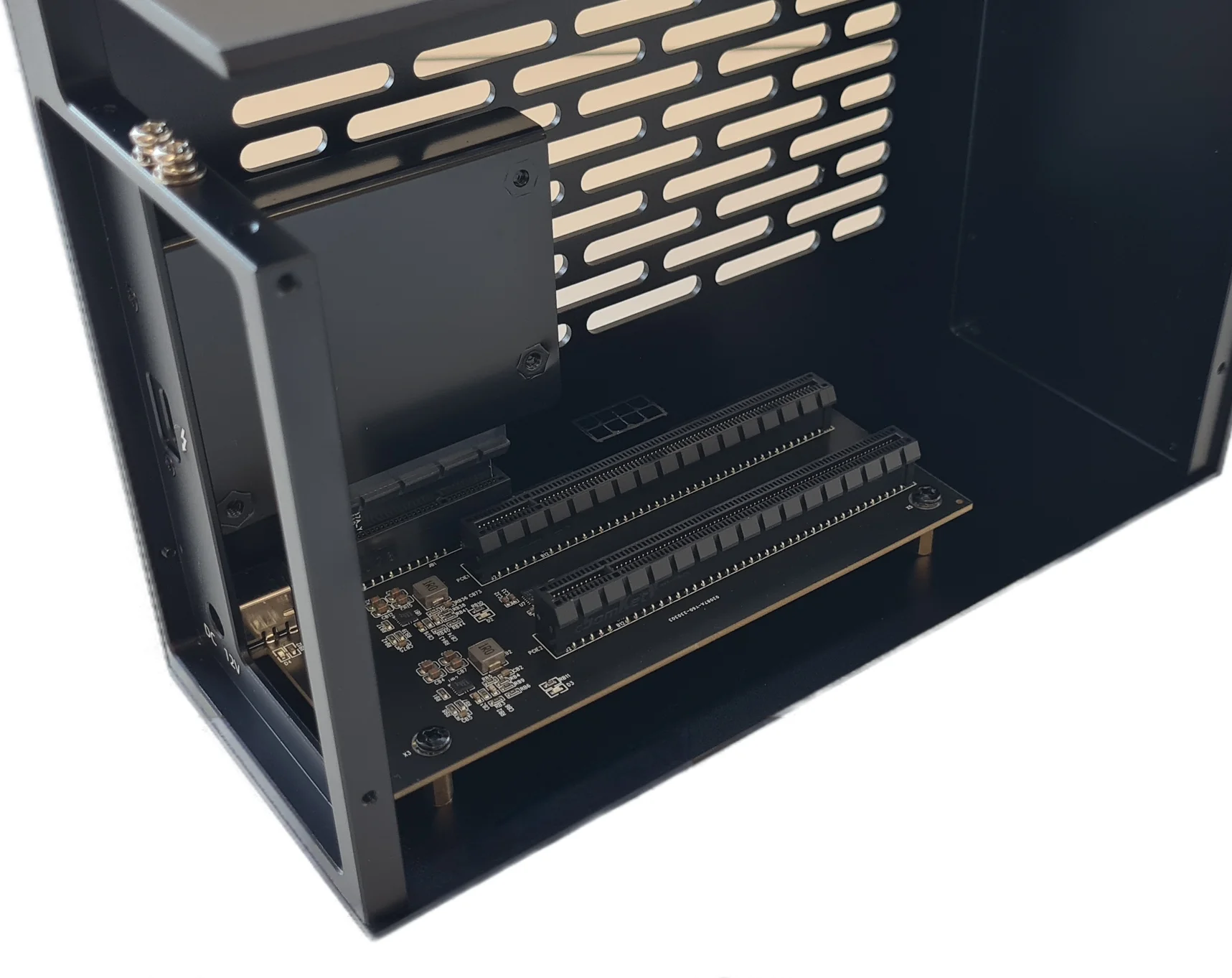 Внешний корпус Wikingoo Q2L с двумя слотами PCIe 4.0 X 16. Thunderbolt 3/4