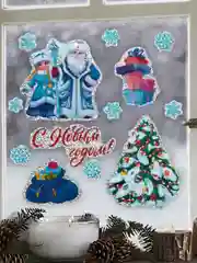 Серебряный новогоднее украшение- наклейка на окно и стекло