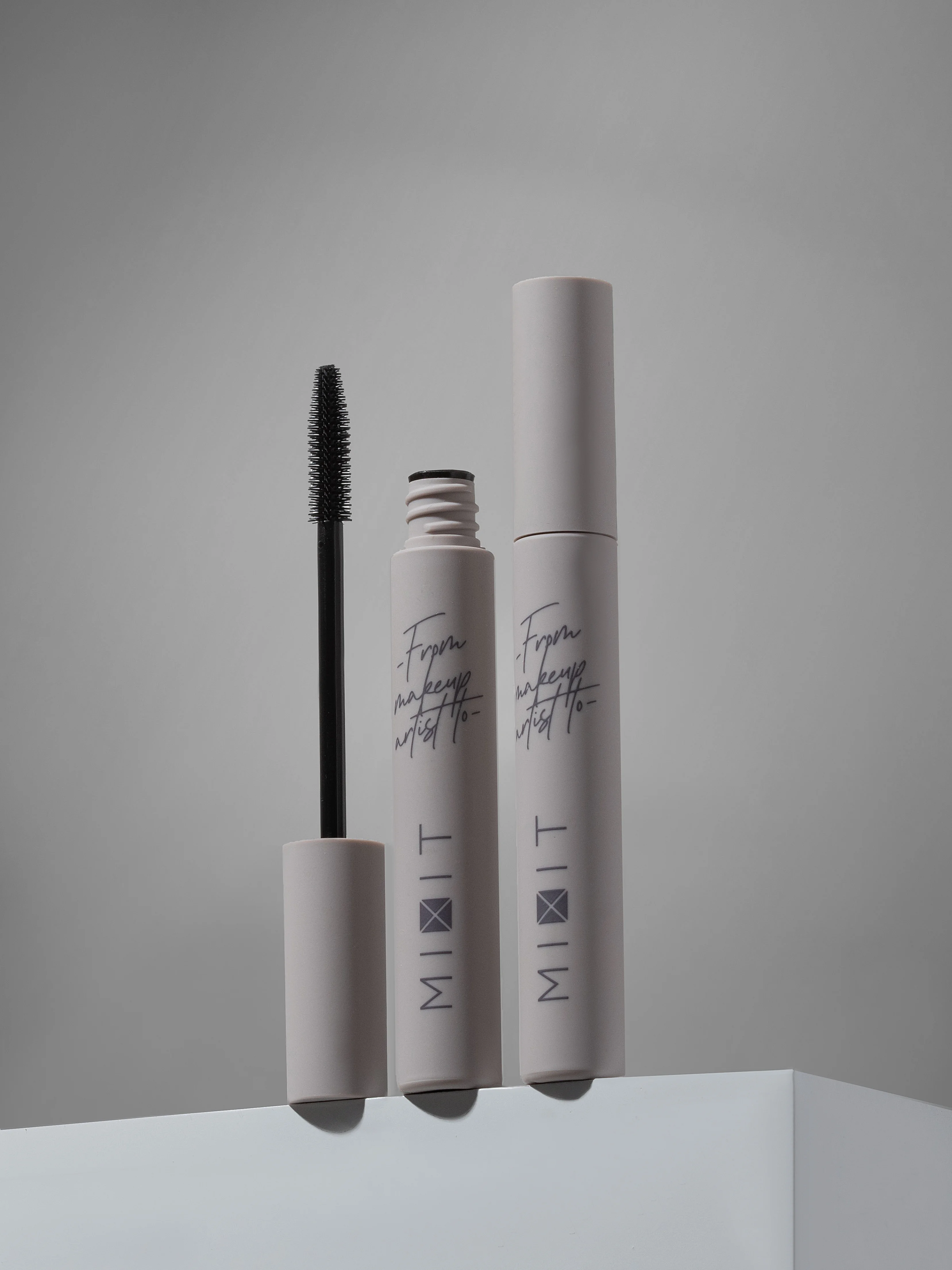 MIXIT Make up Ультрачерная тушь для ресниц с эффектом объема