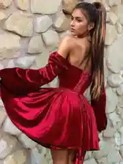 Красный платье женское, бархатное, на подкладе. Женское пышное нарядное платье со стразами