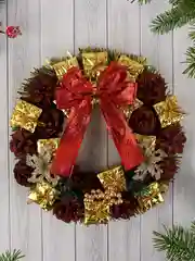 Венок новогодний d-22 см, венок с шишками и бантом на дверь, на стену