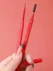 Карандаш для бровей с щеточкой