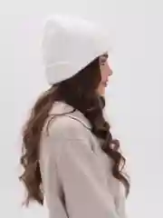 Белый шапка женская